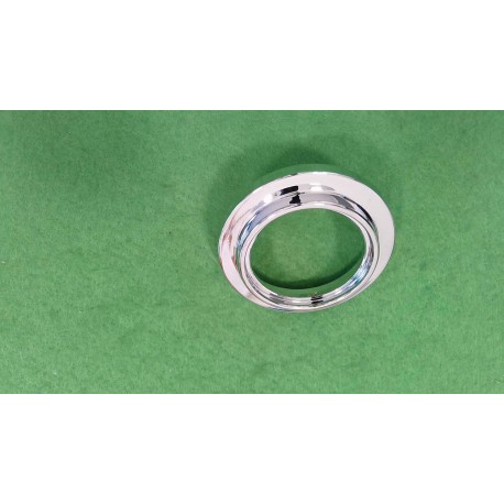 Rosette unter der Ideal Standard Küchenmaschine