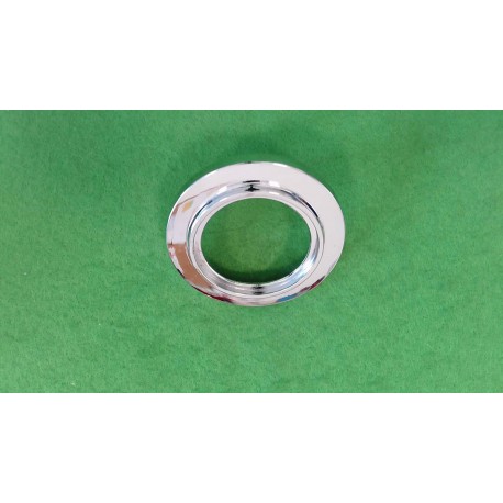 Rosette unter der Ideal Standard Küchenmaschine